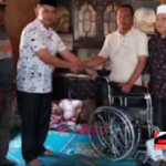 Baznas Pasaman Kembali Salurkan Bantuan untuk Lansia Penderita Stroke di Padang Gelugur