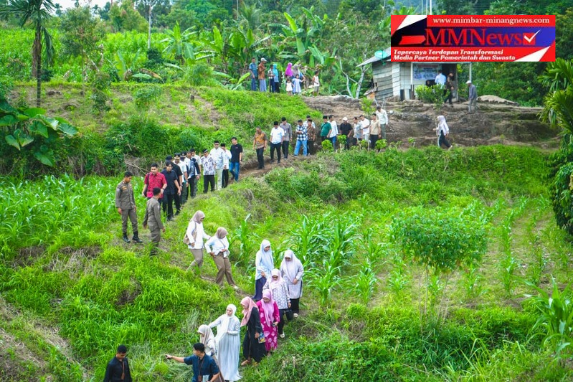 Wagub Vasko Serahkan Bantuan RTLH Rp25 Juta untuk Keluarga Hendri di Solok Selatan
