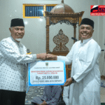 Ratusan Warga Sambut Kehadiran Mahyeldi Iktikaf di Masjid Al Wustha Pulai Tangah, Agam