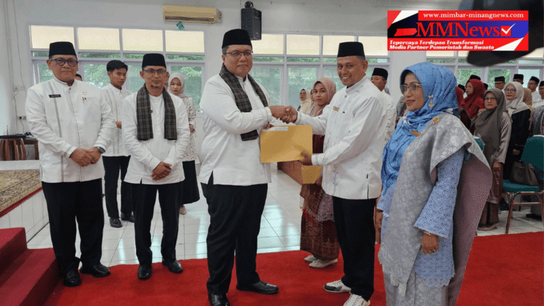 Wabup Serahkan SK Penugasan kepada 133 Kepala Sekolah di Tanah Datar