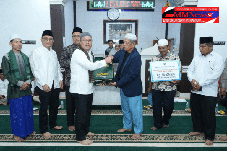 Sekdaprov Sumbar Serahkan Miliaran Rupiah untuk Panti dan Masjid di Pasaman Barat