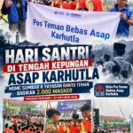 Hari Santri di Tengah Kepungan Asap Karhutla, MDMC Sumbar dan Yayasan Bantu Teman Bagikan 2.000 Masker di Padang Panjang